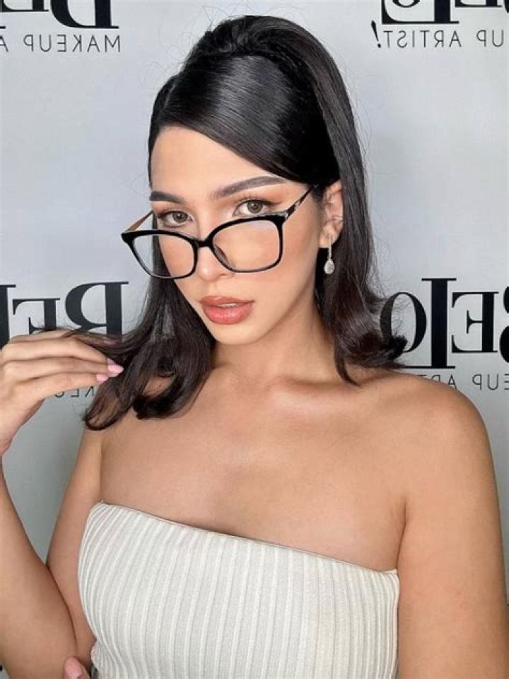 Hannah Elizabeth Height, Weight, Measurements, Bra Size, Shoe Size