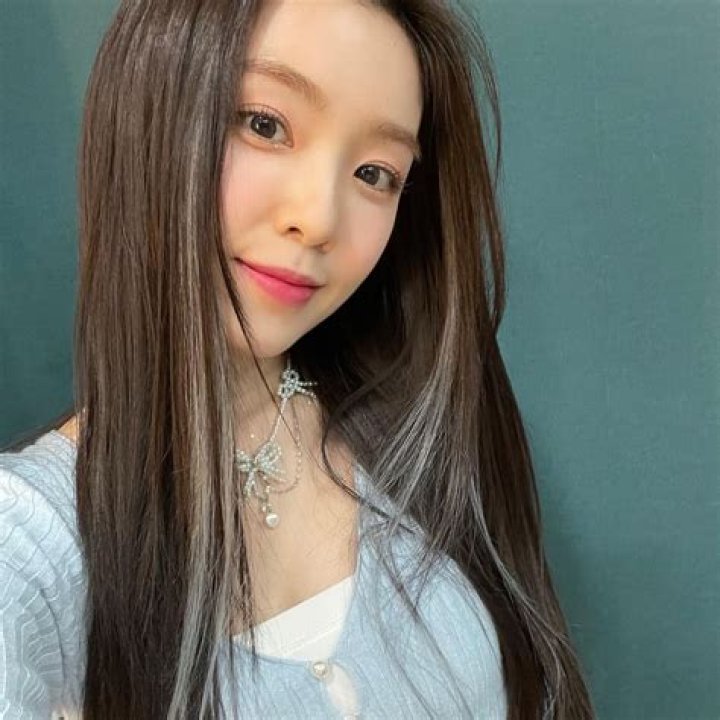 Red Velvet Irene’s Beauty Secrets: Radiant Skin to Iconic Makeup