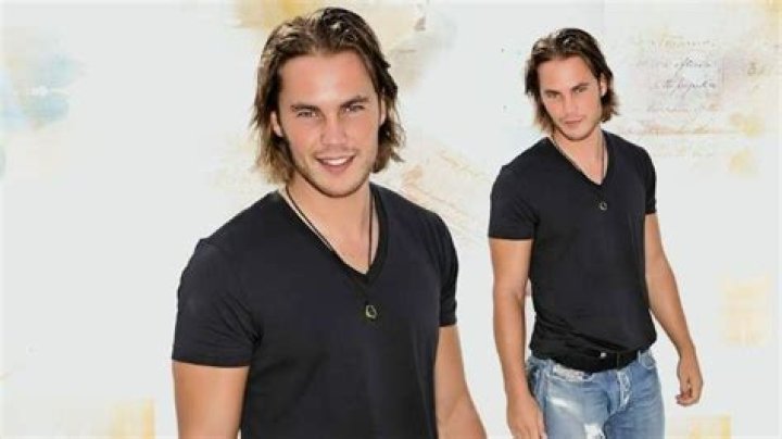 Taylor Kitsch Height, Weight, Body Measurements, Shoe Size